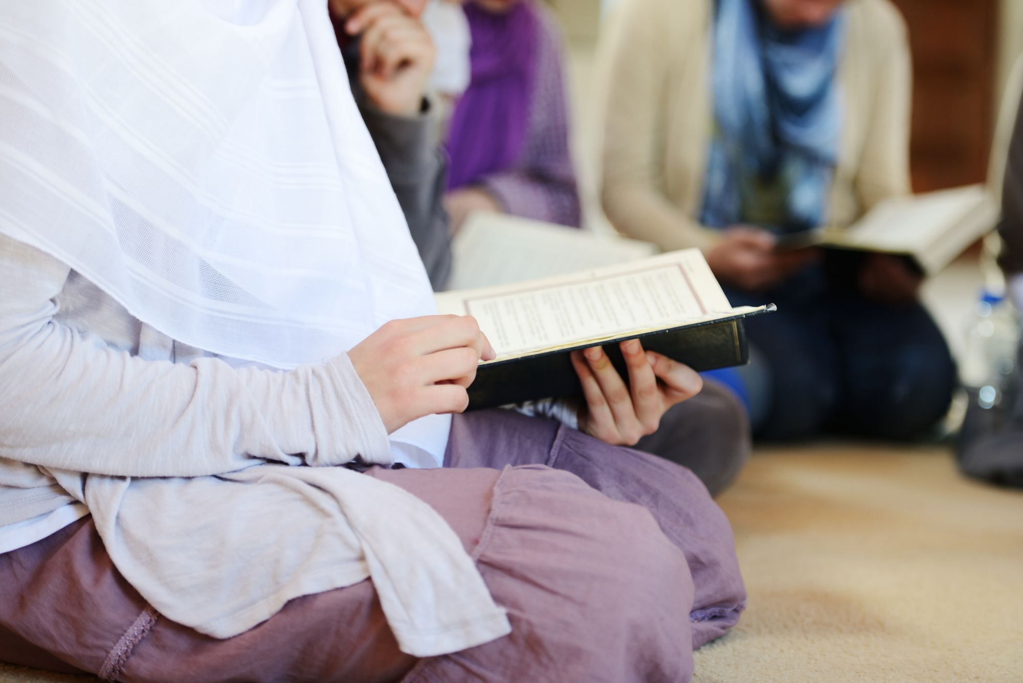 Мусульманки читают коран.